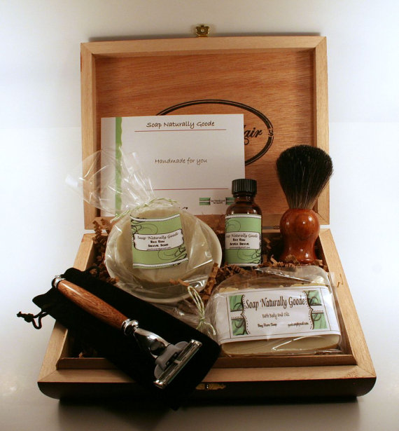 Mariage - Shave Kit with Badger Brush, and Hand Turned Mach 3 Razor Groomsmen Custom Orders