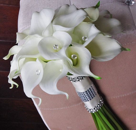 Hochzeit - Silk Flower Wedding Bouquet - Calla Lilies Off White Natural Touch with Crystals Silk Bridal Bouquet