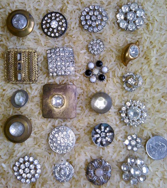 Свадьба - 20 antique buttons Rhinestone buttons wedding bouquet jewelry Paste buttons vintage old metal buttons button collection lot B406