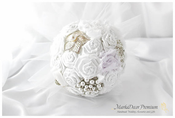 Mariage - Medium Brooch Wedding Bouquet Bridal Custom Flower Bridesmaids Bouquet Jeweled Bouquet in White, Bridal White and Off White