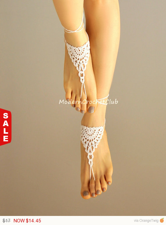 Mariage - 15% OFF White lace Barefoot Sandals,beach wedding,bride and bridesmaid gift,lace shoes,legwear,summer wedding accessories,victorian lace, br