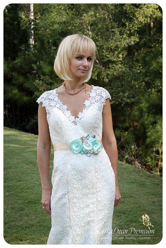 زفاف - Bridal Sash / Custom Wedding Bridesmaids Belt in Ivory, Champagne, Aqua Mint Blue with Brooches, Beads, Pearls, Crystals, Jewels and Flowers