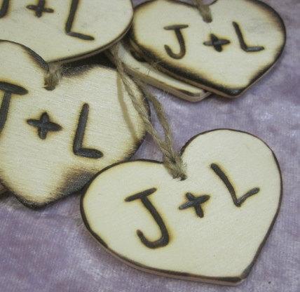 Mariage - 2" Rustic Wedding wooden Heart Hearts Favor Tag Charms 75 Personalized Initials Bride Groom wood burned Woodland Country Style Weddings