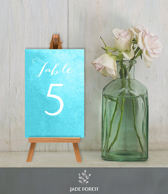 زفاف - Wedding Reception Table Number DIY // Calligraphy on Turquoise Blue Guest Seating Sign Printable PDF // Numbers 1 to 20 ▷ Instant Download