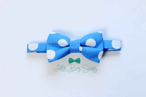 Hochzeit - Blue Polka Dot Bow Tie..Baby Clothing..Wedding Bow Tie..Baby Bow Tie..1st Birthday party..ring bearer..wedding..kids bow tie..Best Man..Boys