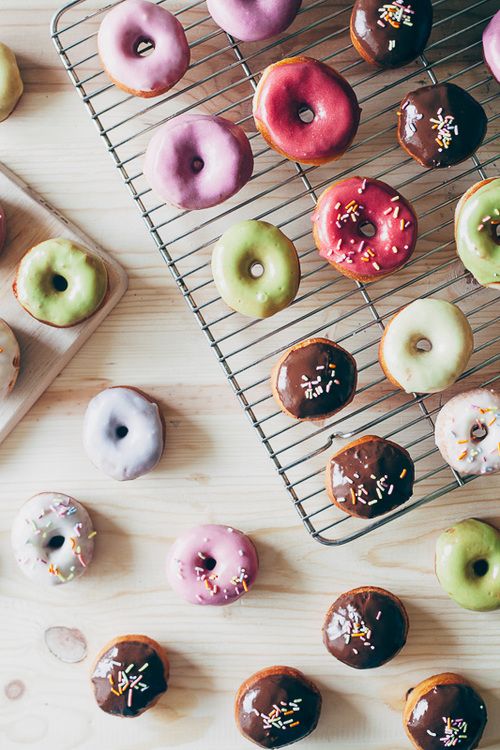زفاف - Biscuit Donuts With Naturally Colored Glazes