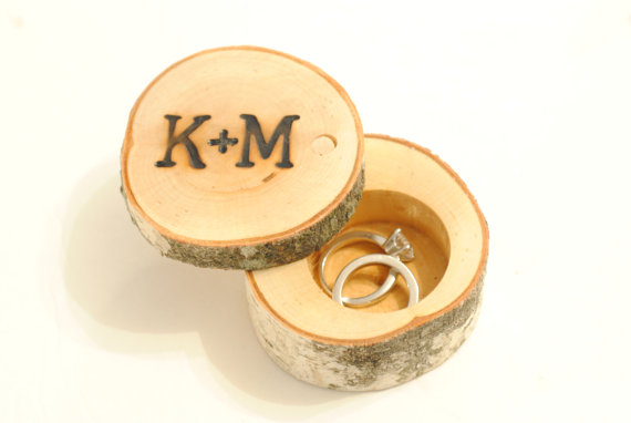 Hochzeit - Custom Birch Ring Box, Proposal ring box, wedding/gift wooden ring box