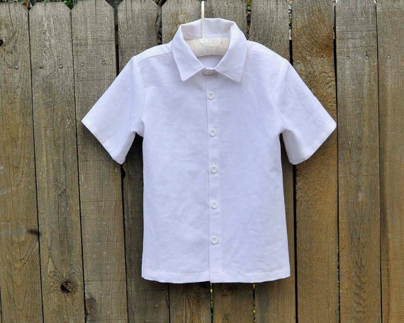 Mariage - Boys Classic white linen shirt, Ring Bearer clothes, Beach Wedding, Photos, Graduations...6m-10 yrs