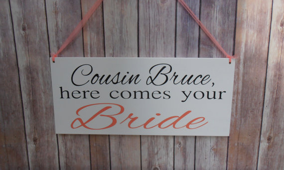 Hochzeit - Uncle here comes your bride Wood Sign Decoration Here comes the bride sign Ring bearer Flower girl