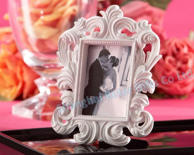 Свадьба - Free Shipping 100pcs white Baroque Style Photo Frame SZ041/A, Wedding Place Card Holders from Reliable holder case suppliers on Shanghai Beter Gifts Co., Ltd. 