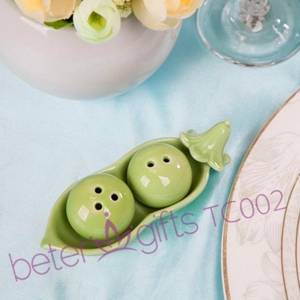Hochzeit - Free Shipping 200pcs=100box(2pcs/box) Two Peas in a Pod Salt and Pepper Shakers TC002 Wedding Gift_Wedding Souvenir from Reliable peas baby suppliers on Shanghai Beter Gifts Co., Ltd. 