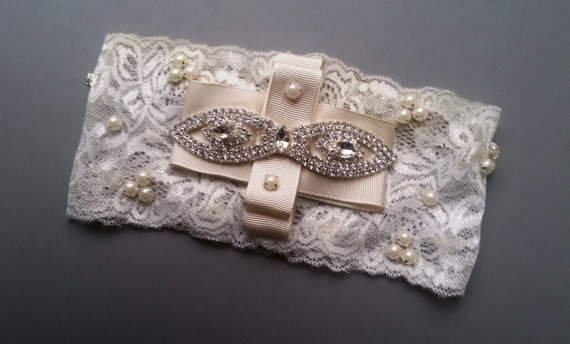 Mariage - wedding leg garter, bridal garter set, rustic garter, rustic wedding garter, ivory lace garter, wedding garter, pearl and lace garter