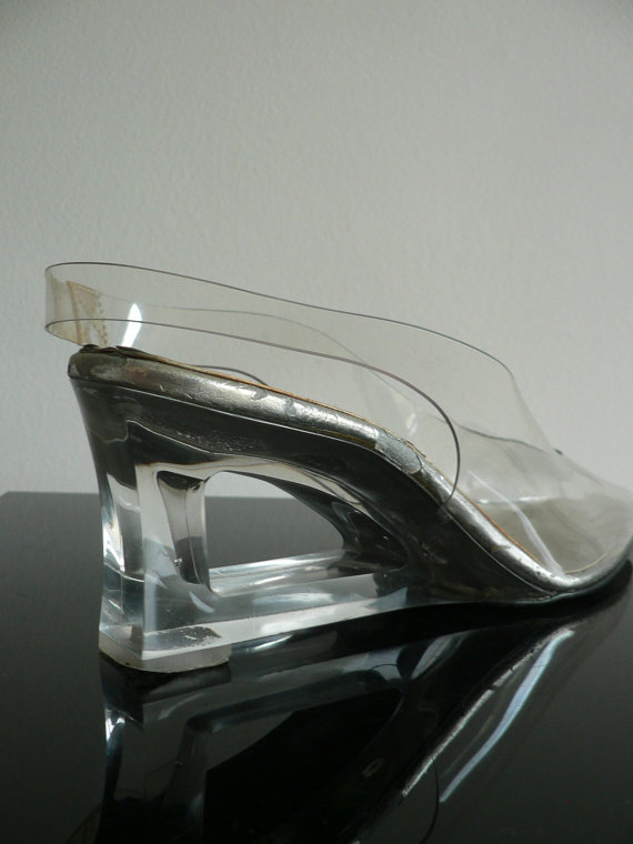 Hochzeit - vintage clear lucite wedge slingback heels / mod party shoes / wedding shoes US size 8- 8.5