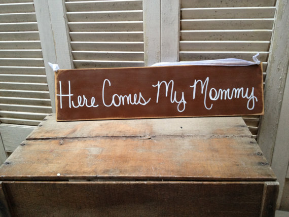 Свадьба - Distressed Brown and White Here Comes My Mommy Wedding Sign Wooden Ring Bearer Signage