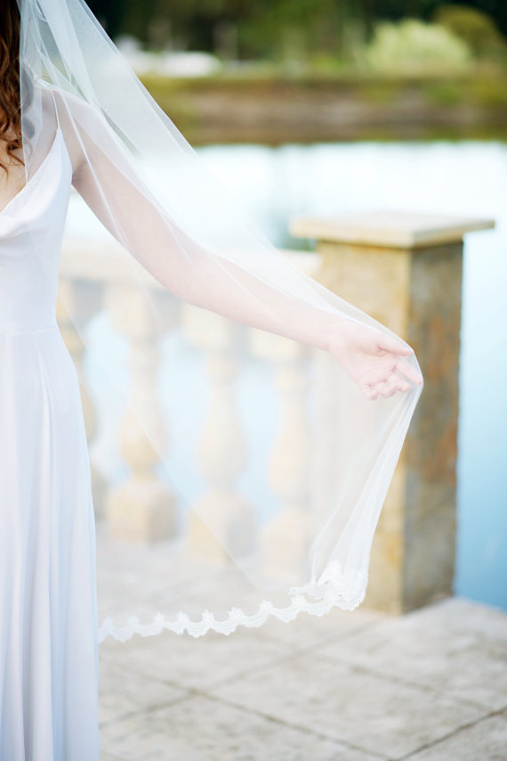 زفاف - Lace trim veil - Rosemary, lace veil, bridla veil, wedding veil, fingertip veil, lace trim veil, ivory bridal veil, wedding veil ivory