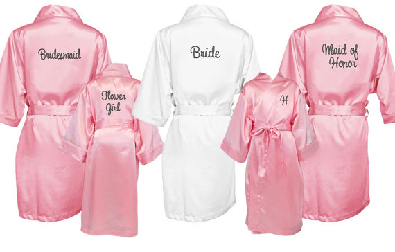 Mariage - Embroidered Satin Bride Robe - Script Bridal Robe - Satin Bridal Party Robes - Bride, Bridesmaid and Flower Girl Wedding Robes