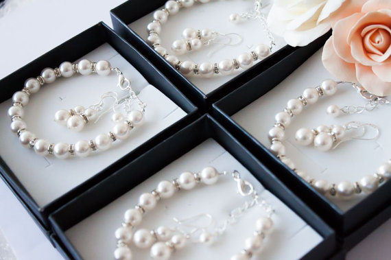 Hochzeit - 7 Bridesmaids gifts-Pearl Jewelry sets with Bracelet and Earrings (15 COLORS Available)