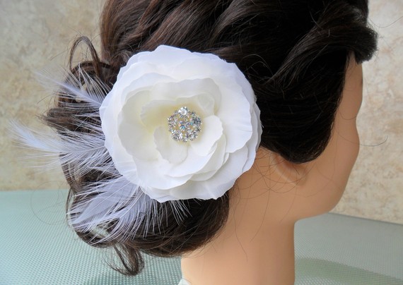 Свадьба - Riley - Bridal Hair Flower, Bridal Hairpiece, Wedding Accessory, Feathered Fascinator, Bridal Hairclip, Silk Hairpiece, Bridesmaid Hairpiece