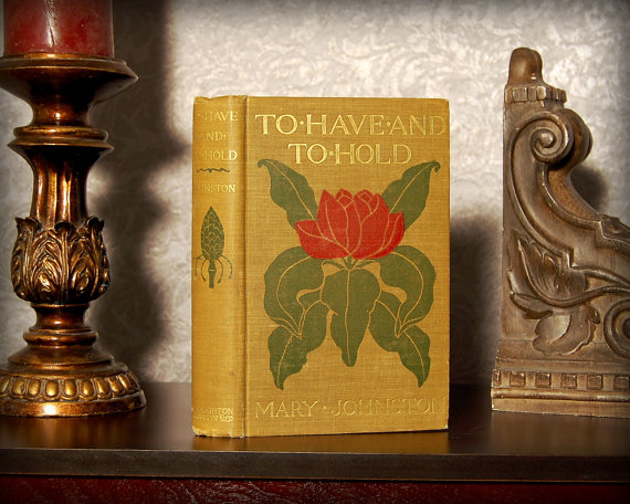 زفاف - Hollow Book Safe with Heart (Antique 1900 To Have and to Hold)