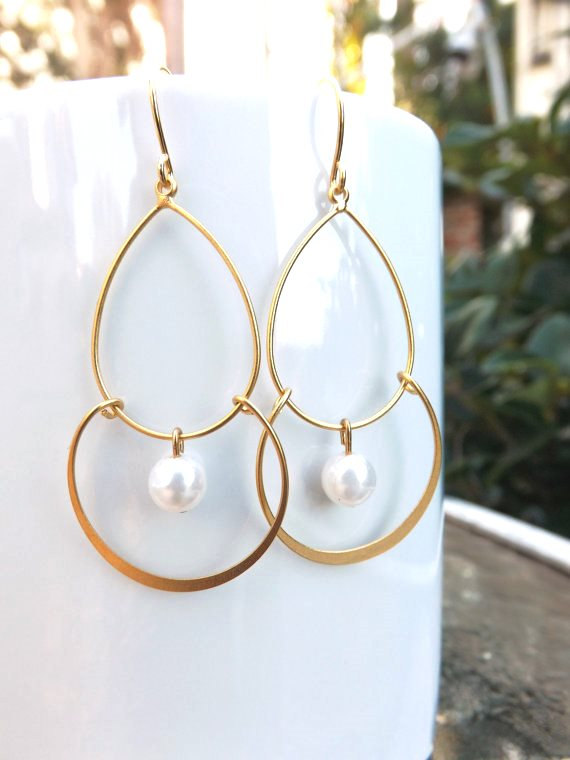 Wedding - White Pearl Gold Chandelier Earrings. Gold Dangle Earrings. Pearl Jewelry. Delicate. Everyday. Simple. Pearls.Bridal Jewelry.Dangle Earrings