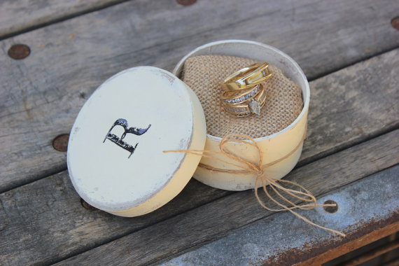 زفاف - rustic ring bearer pillow . ivory wedding ring bearer pillow box . round personalized ringbearer box