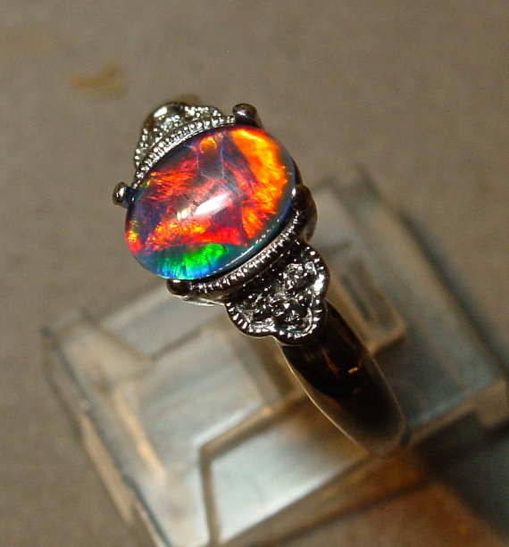 زفاف - 14K solid Gold Opal & Diamond ring. Antique Engagement opal ring. Genuine Opal Australian Natural opal triplet. 6 Diamond accents.