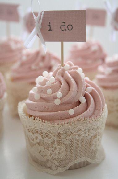 Hochzeit - Let Them Eat Cupcakes!
