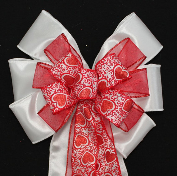 Hochzeit - Red White Glitter Swirl Heart Valentine's Day Bow Wedding Pew Decorations