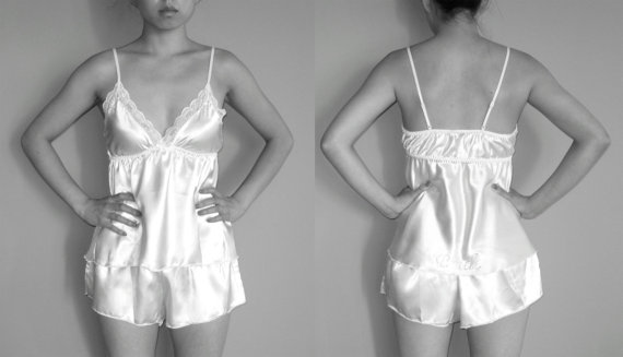 Mariage - Bride Lingerie. Sizes S to L. Bridal Lingerie. Bride Tank Top Pajama Set with Shorts. Wedding Party Gift.  Honeymoon. Just Married.