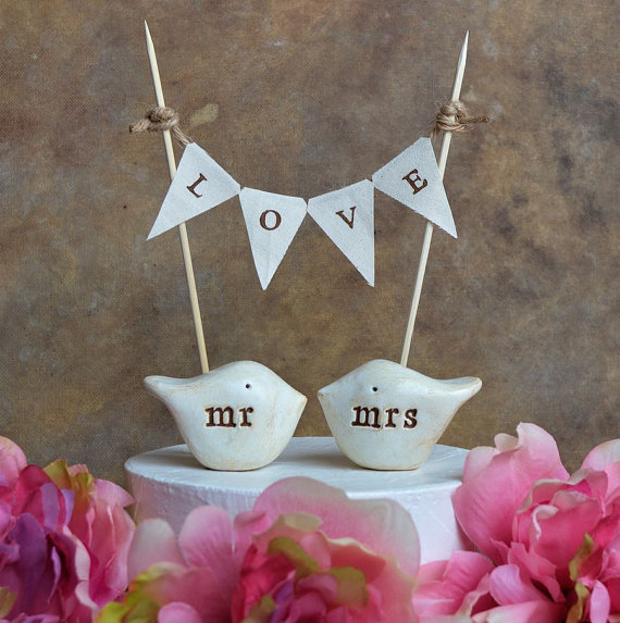 Свадьба - Wedding cake topper and L O V E banner...package deal ... rustic vintage white mr, mrs love birds and fabric banner included