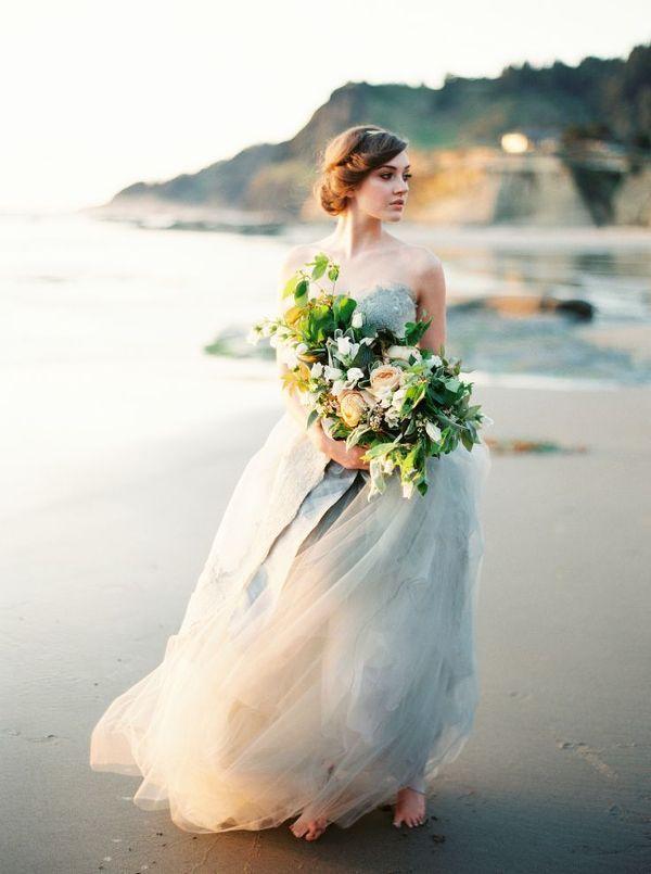 Hochzeit - The Perfect Wedding Dress For A Beach Bride!