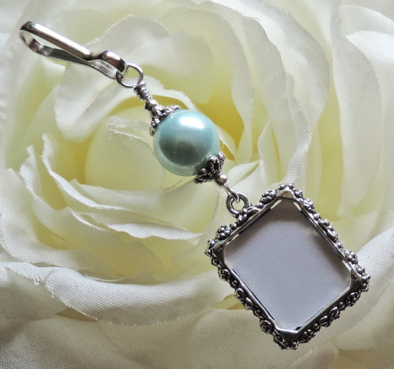 Hochzeit - Wedding bouquet & Memorial photo charm with Light blue shell pearl.