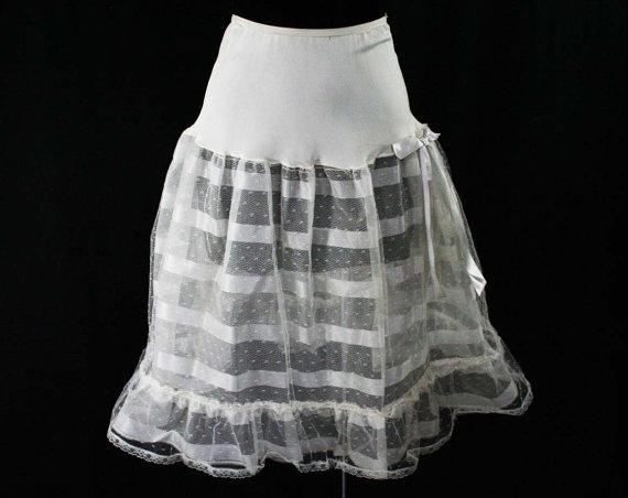Свадьба - Size 8 Fancy White Petticoat - 1950s Cobweb Tulle - Satin Striped Net - Half Slip - Can Can Style - Pretty Lingerie - 50s Deadstock - 44656