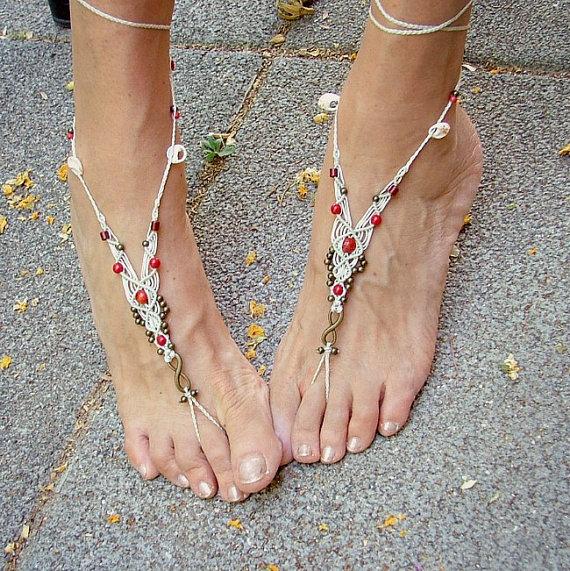 Mariage - Wedding bridal white barefoot sandals bridal anklets beach shoes macrame toe ring beaded foot jewelry brass tagt team