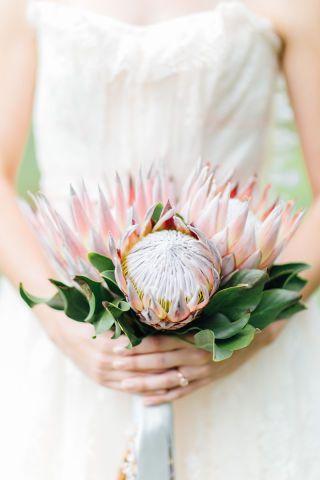 Hochzeit - 20 Single Bloom Wedding Bouquets We Love