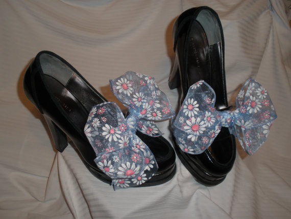زفاف - Adorable Womens Shoe Bows Daisy Print Stick On's Shoe Accessories for High Heels, Flat, Bridal Party, Women Shoes, Not Shoe Clips