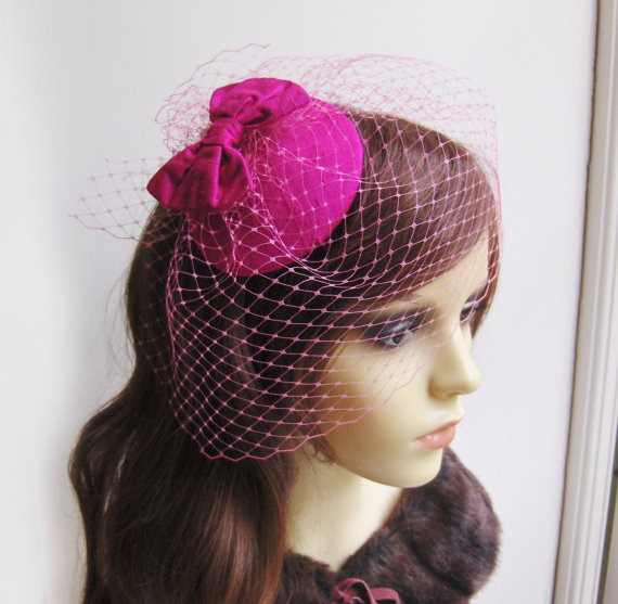 Свадьба - silk bow cocktail hat with birdcage veil - Bridal veil headpiece .