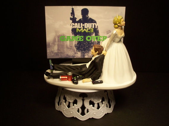 زفاف - Video Game Call of Duty Modern War 3 MW3 Bride and Groom Funny Wedding Cake Topper Gamer Groom's Cake