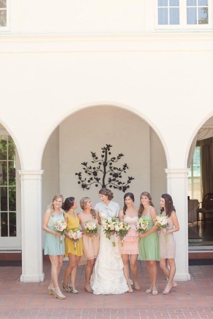 Hochzeit - 7 Bridal Parties Who Totally Nailed The 'Mismatched Dresses' Trend