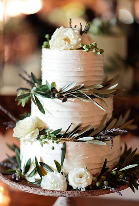 Свадьба - White Tiered Wedding Cake With Flowers