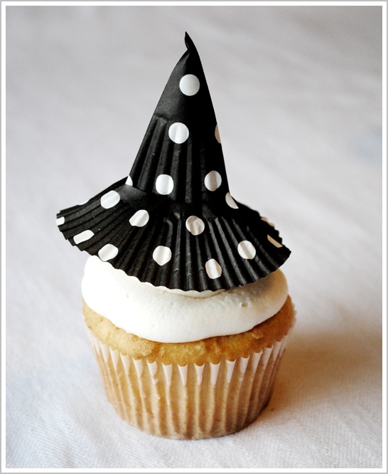زفاف - DIY: Cupcake Liner Witch Hats