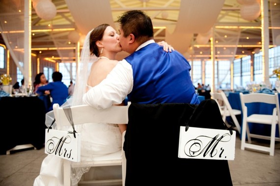 زفاف - Mr. & Mrs. and/or Thank and You Wedding Chair Signs. 6 X 12 inches.  Wedding Photo Props, Reception Signs, Seating Signs.
