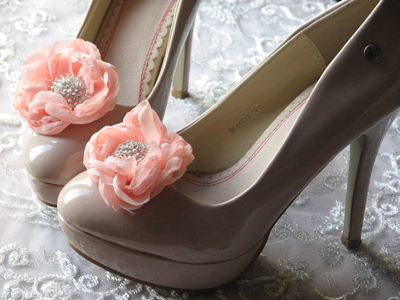 Hochzeit - Blush shoe clips Pink shoe flowers Bridesmaids shoe clips Blush bridal clips Pink shoe pins Rhinestone shoe clips Blush bridal flowers