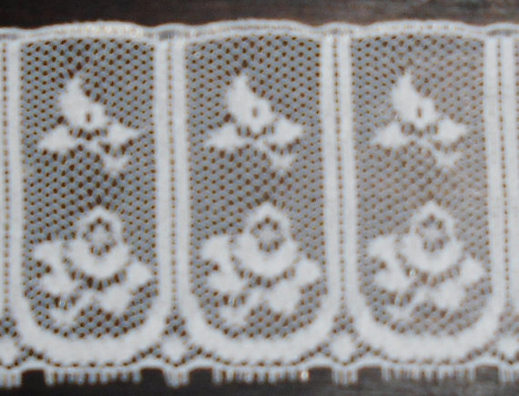 زفاف - Vintage Lace - Bridal Lace, Scalloped White Lace - 18 Yards x 1 3/8" Wide - Tabtex Inc. Montreal, Canada