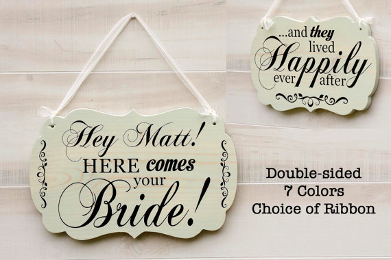 Hochzeit - Double Two Sided wood wedding sign 7 colors. Personalized - choice of text. Ring Bearer Here Comes the Bride Happily Ever After Mr. and Mrs.