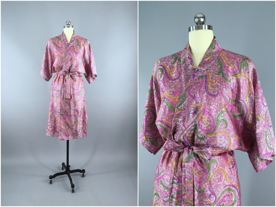 Hochzeit - Silk Robe / Silk Sari Robe / Silk Kimono Robe / Vintage Indian Sari / Silk Dressing Gown Wedding Lingerie Boho Bohemian Pink Brocade Paisley
