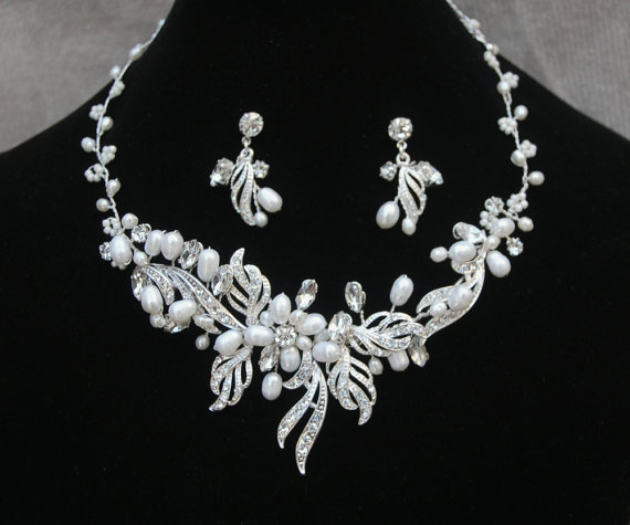 زفاف - Bridal Rhinestone & Pearl Necklace / Earrings Set / Wedding Jewelry / Victorian Inspired Austrian Crystal And Freshwater Pearl Necklace