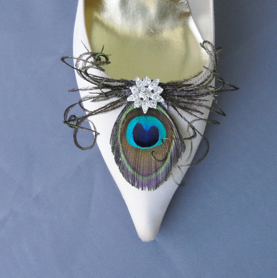 زفاف - Bridal Peacock Feather And Rhinestone Shoe Clips 8 Different Center To Choose From