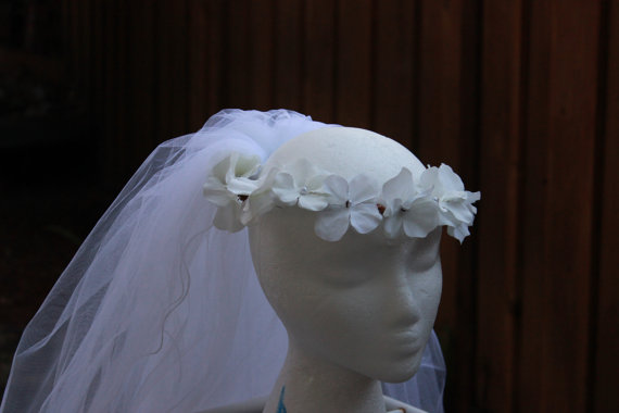Hochzeit - White Floral Crown with veil - Bridal crown with veil - bridal veil white - White Bridal Accessory - White Floral Crown Wedding Floral crown
