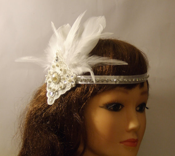 Свадьба - Bridal Fascinator.Vintage inspired 1920's   Feather,Crystal Headband.Wedding Gatsby headband. Sparkly Feather headband. Hair piece.